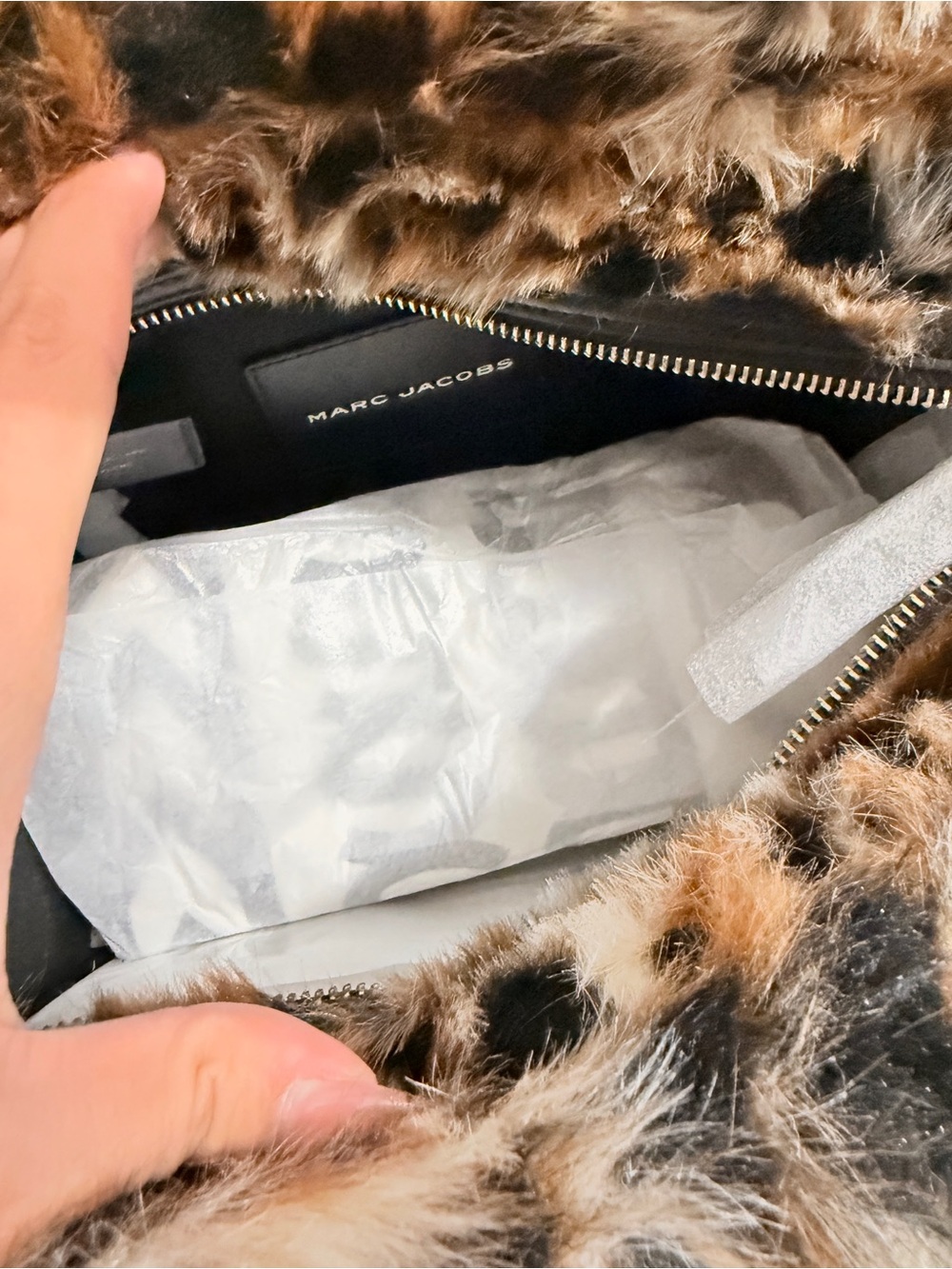 NWT Marc Jacobs SMALL TOTE BAG IN LEOPARD FAUX FUR - Picture 8 of 9